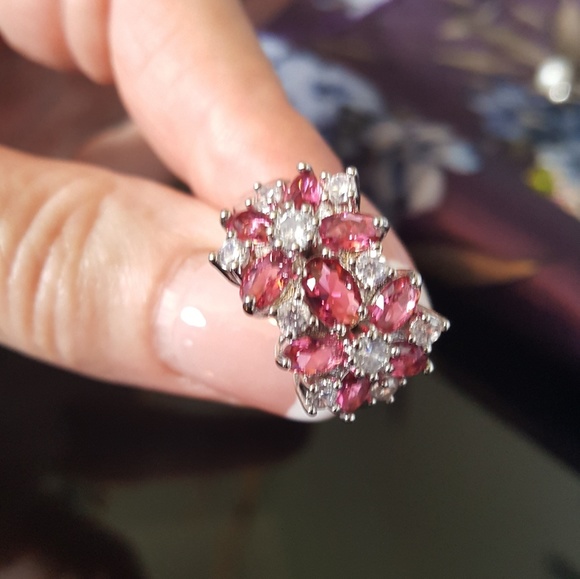 Red & White Cubic Zirconia Statement Ring - Picture 5 of 8